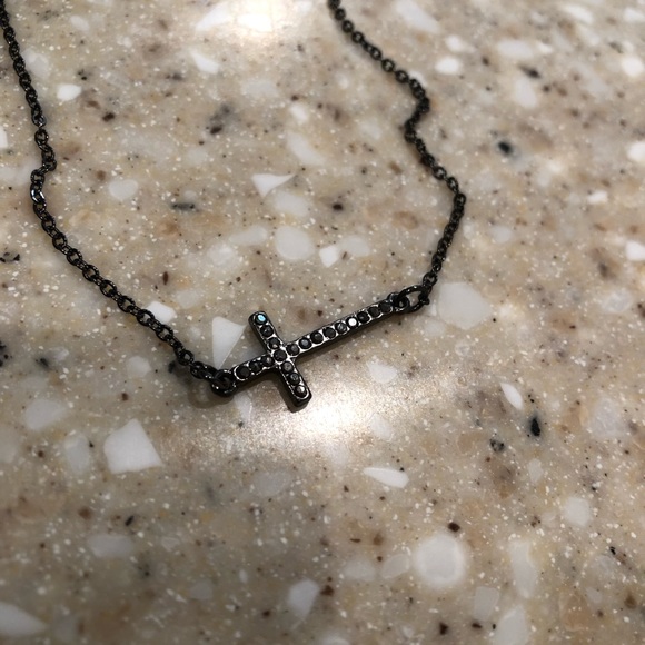 🆕 Apt 9 Cross Necklace - Picture 5 of 5